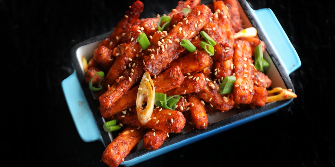 an image of united states Chilli cheese fries on a plate
