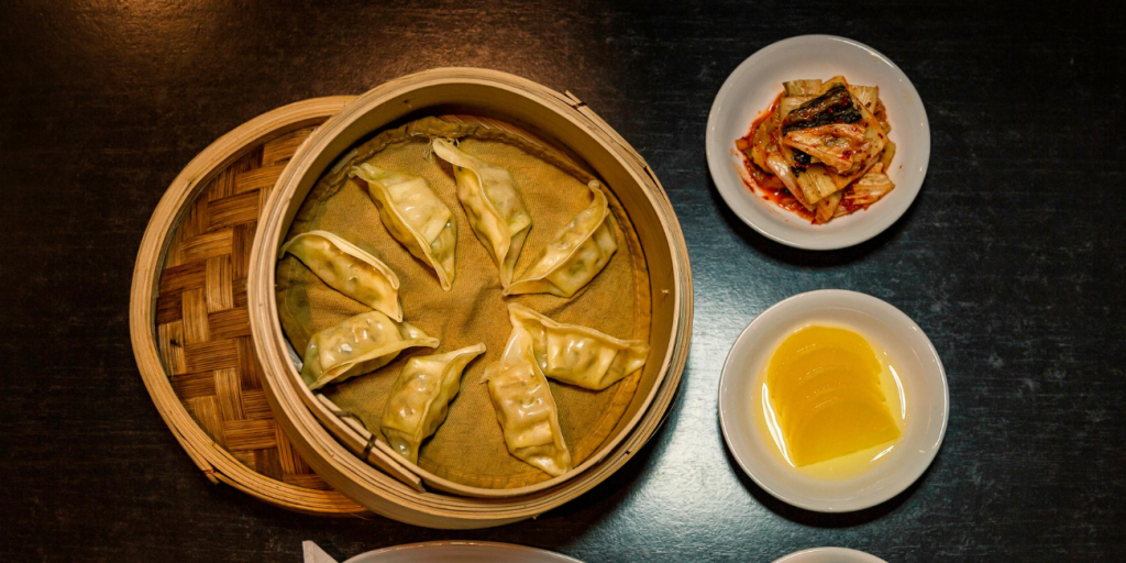 An image of the difference between momo and dimsum